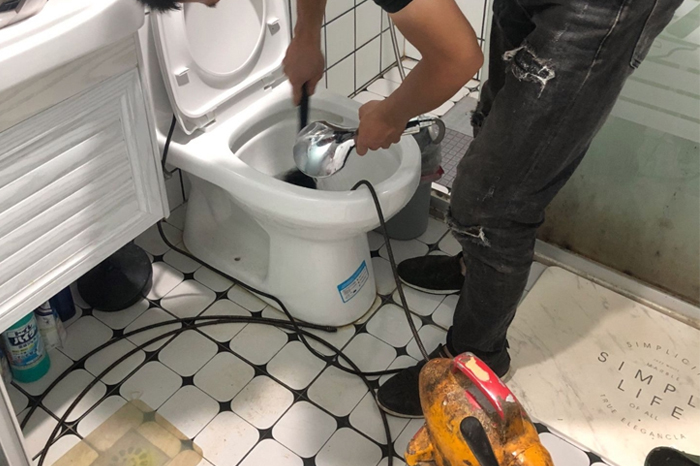 板芙镇马桶堵塞自己疏通还是找师傅？专业上门服务让你省时更省心